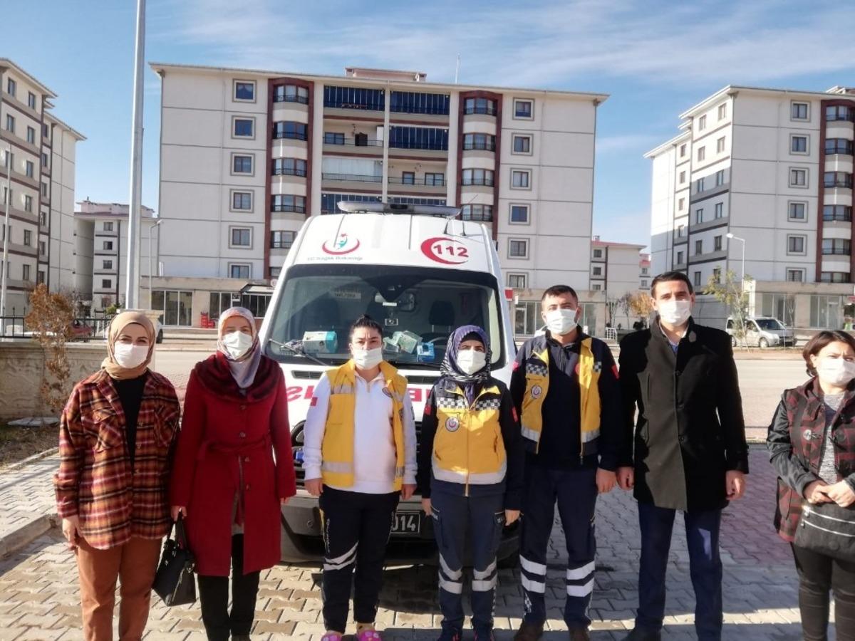 Suluovalı AK kadınlardan sağlık&ccedil;ılara &ouml;zel ikram