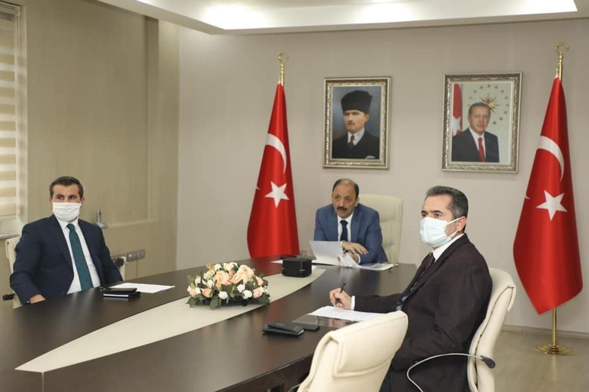 Vali G&uuml;ner&rsquo;den uyarı: Esnek &ccedil;alışma izin olarak değerlendirilmemeli