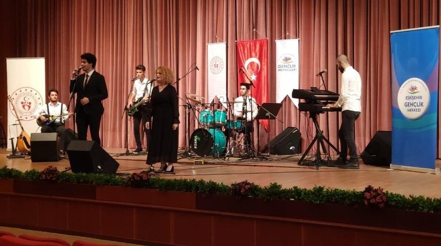 Eskişehirli ’Sosyal Mesafe’ grubu ses yarışmasında Türkiye birincisi oldu