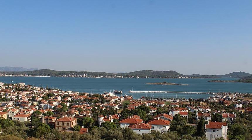 Cunda adası nerede, hangi ile bağlı, denize nerede girilir?