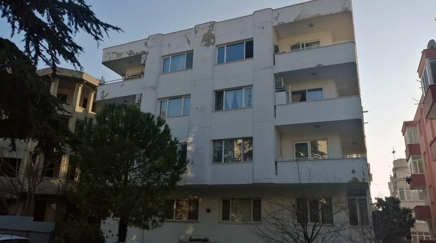 Tavada unutulan yağ apartmanı yakıyordu