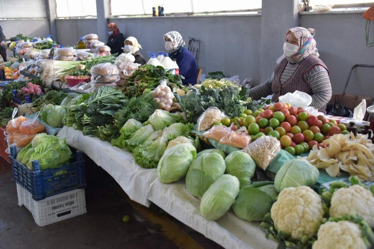 Aliağa K&ouml;y Pazarına ilgi b&uuml;y&uuml;k