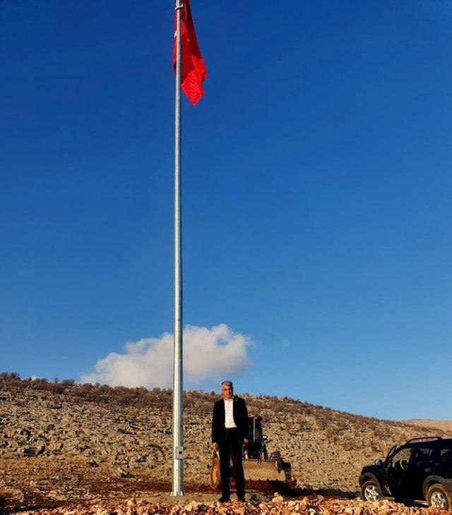 Bölükyayla’ya dev Türk Bayrağı dalgalandırıldı