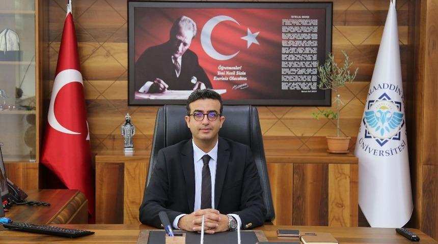 ALK&Uuml;&rsquo;ye T&uuml;rk dili ve k&uuml;lt&uuml;r&uuml;ne hizmet ve yayın &ouml;d&uuml;l&uuml;