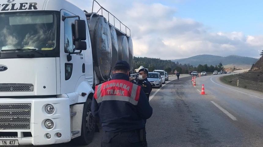 Yenice il&ccedil;e jandarma ekiplerinden trafik denetimi