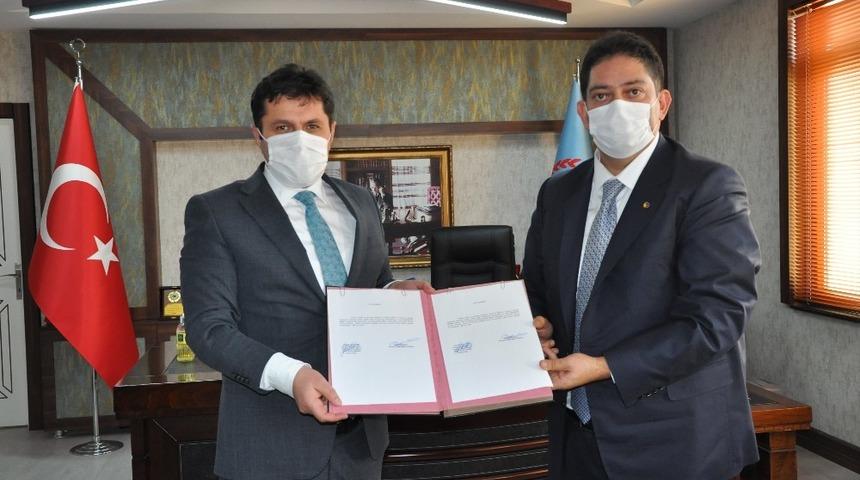 Erzurum Ticaret Borsası&rsquo;ndan ihtiya&ccedil;lı &ccedil;ocuklara tablet desteği