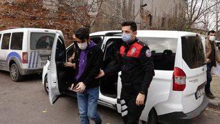 Beyoğlu'nda kılıçlı gasp dehşeti! Kıskıvrak yakalandı 