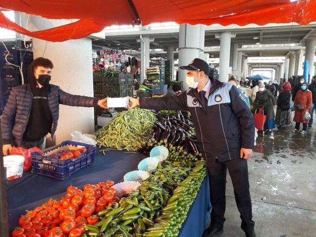 Gebze’de pazarcılara koruyucu maske