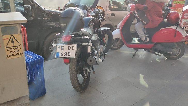 Burdur’da otomobil motosiklete çarptı: 1 yaralı G5