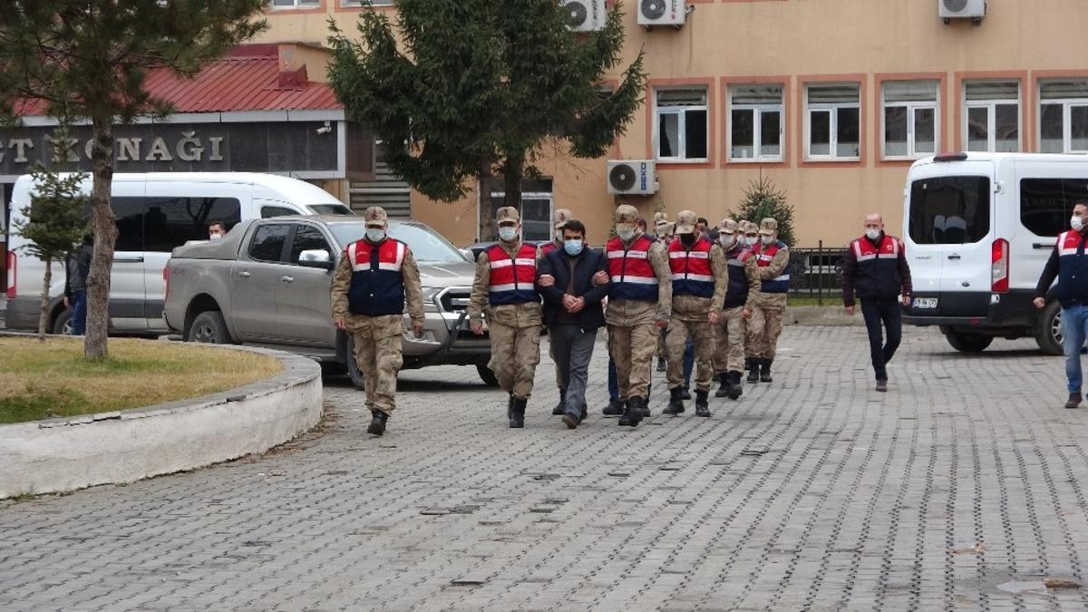 Silah ka&ccedil;ak&ccedil;ısı 7 kişi tutuklandı