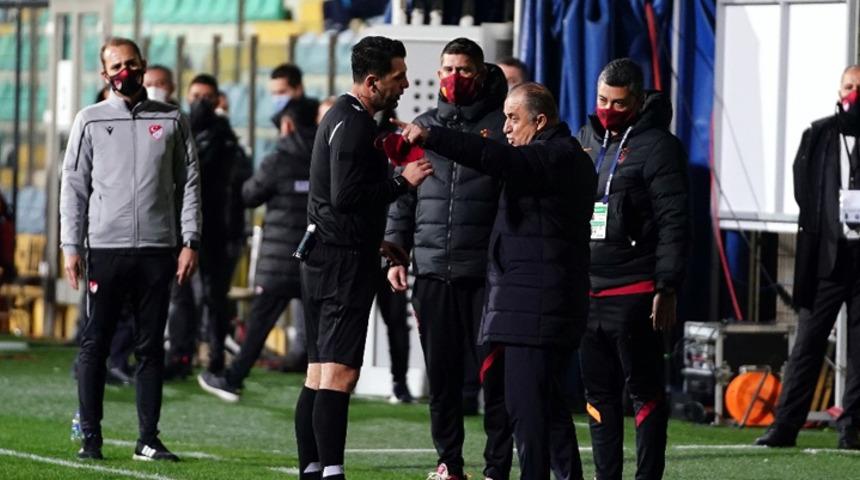 Fatih Terim'e kırmızı kart