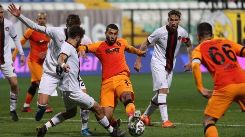 Galatasaray, 7 resmi ma&ccedil; sonra kaybetti