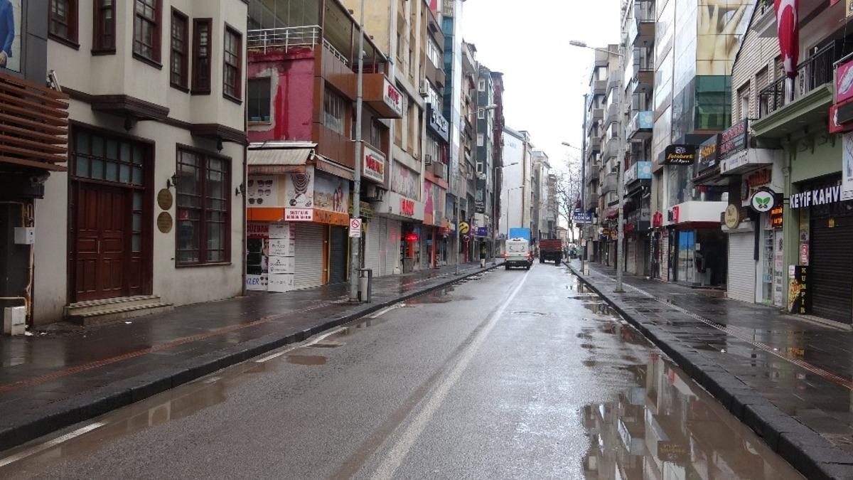 Zonguldak&rsquo;ta cadde ve sokaklar boş kaldı