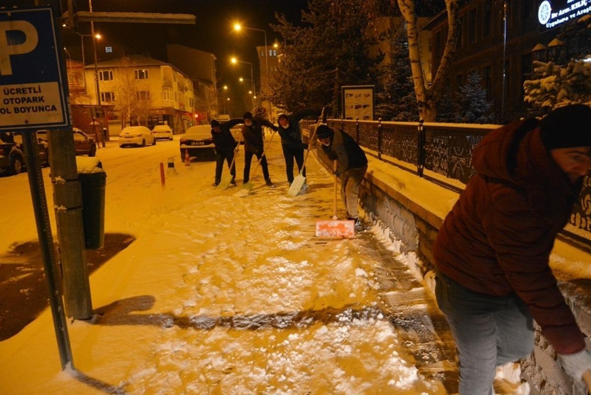 Karla birlikte karla m&uuml;cadele ekiplerine ikramiye yağdı