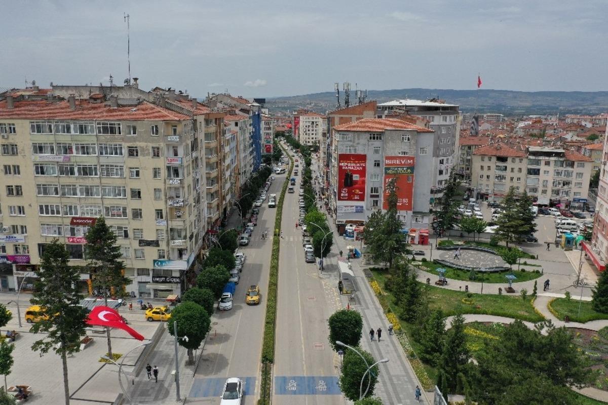 Gazi caddesinde paylaşımlı bisiklet yolu uygulaması hayata ge&ccedil;iriliyor