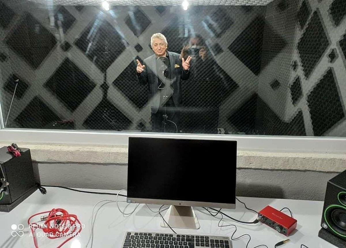 &Ccedil;eşme&rsquo;deki okulda kayıt st&uuml;dyosu ve m&uuml;zik at&ouml;lyesi a&ccedil;ıldı