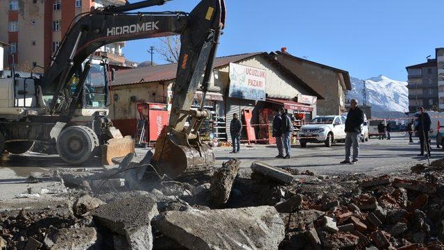 Hakkari’de tıkanan eski menfez yenilendi