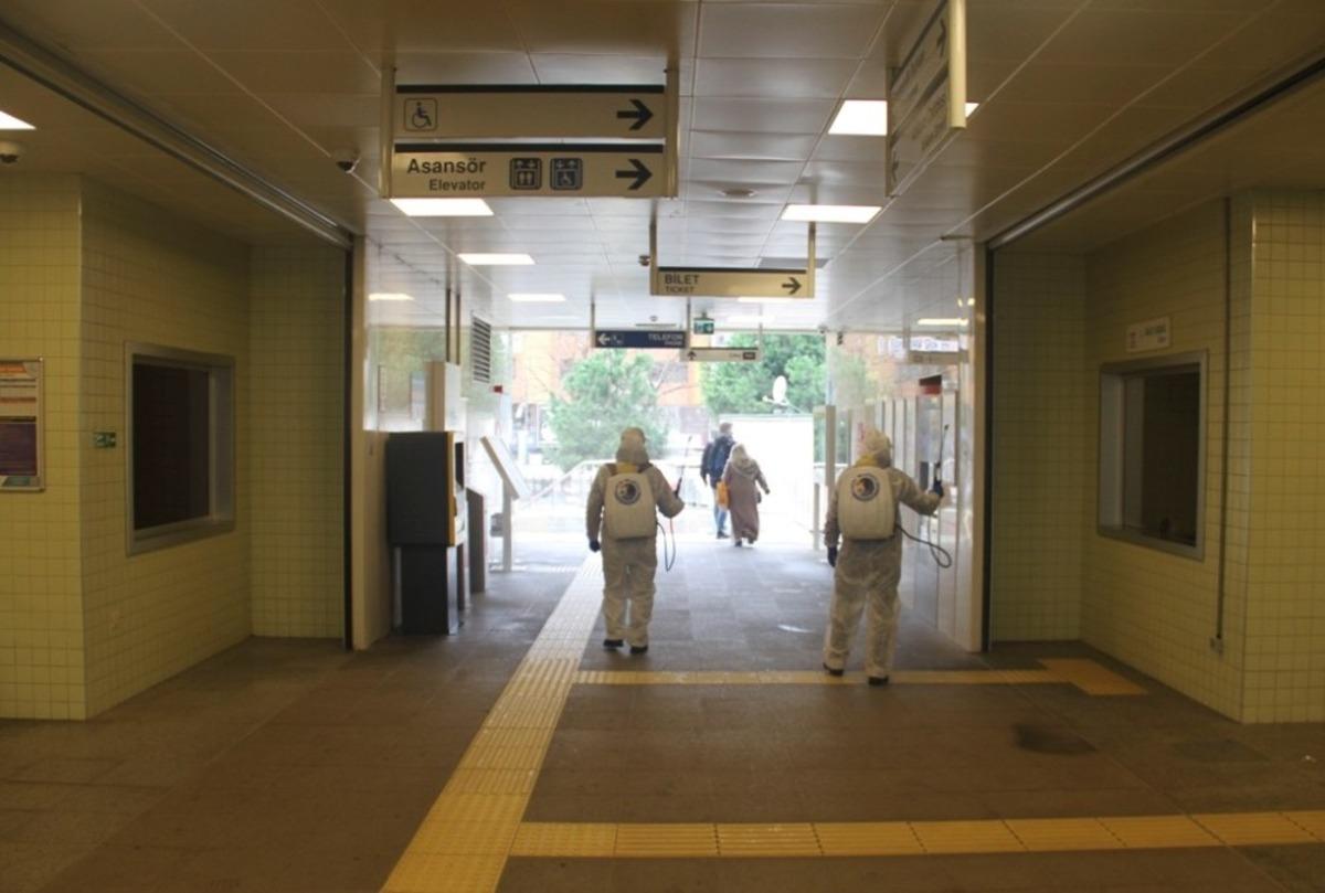 Kartal &lsquo;da her g&uuml;n y&uuml;zlerce metrekare alan dezenfekte ediliyor