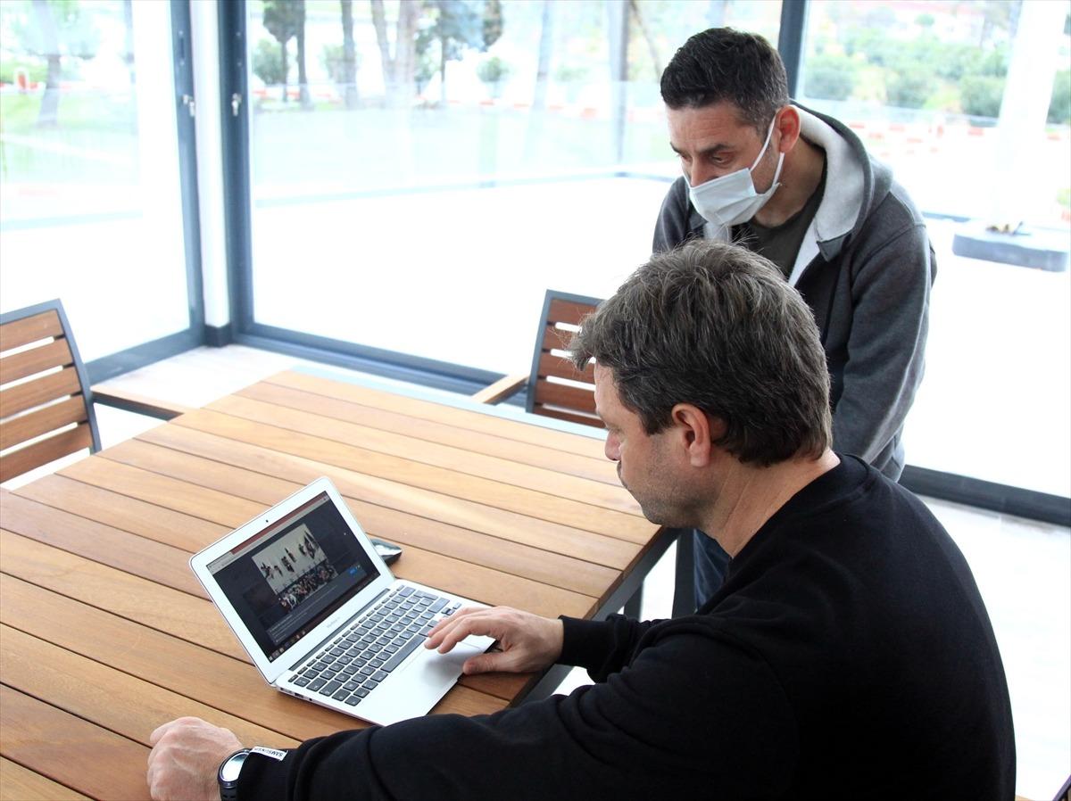 Samsunspor Teknik Direkt&ouml;r&uuml; Ertuğrul Sağlam, AA'nın "Yılın Fotoğrafları" oylamasına katıldı