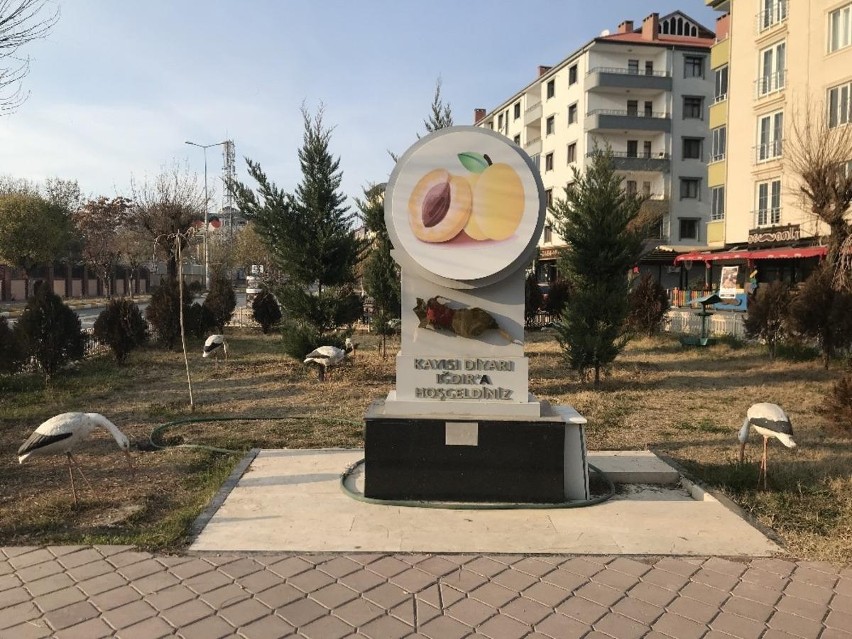 Kayısı diyarında sokaklar sessizliğe b&uuml;r&uuml;nd&uuml;