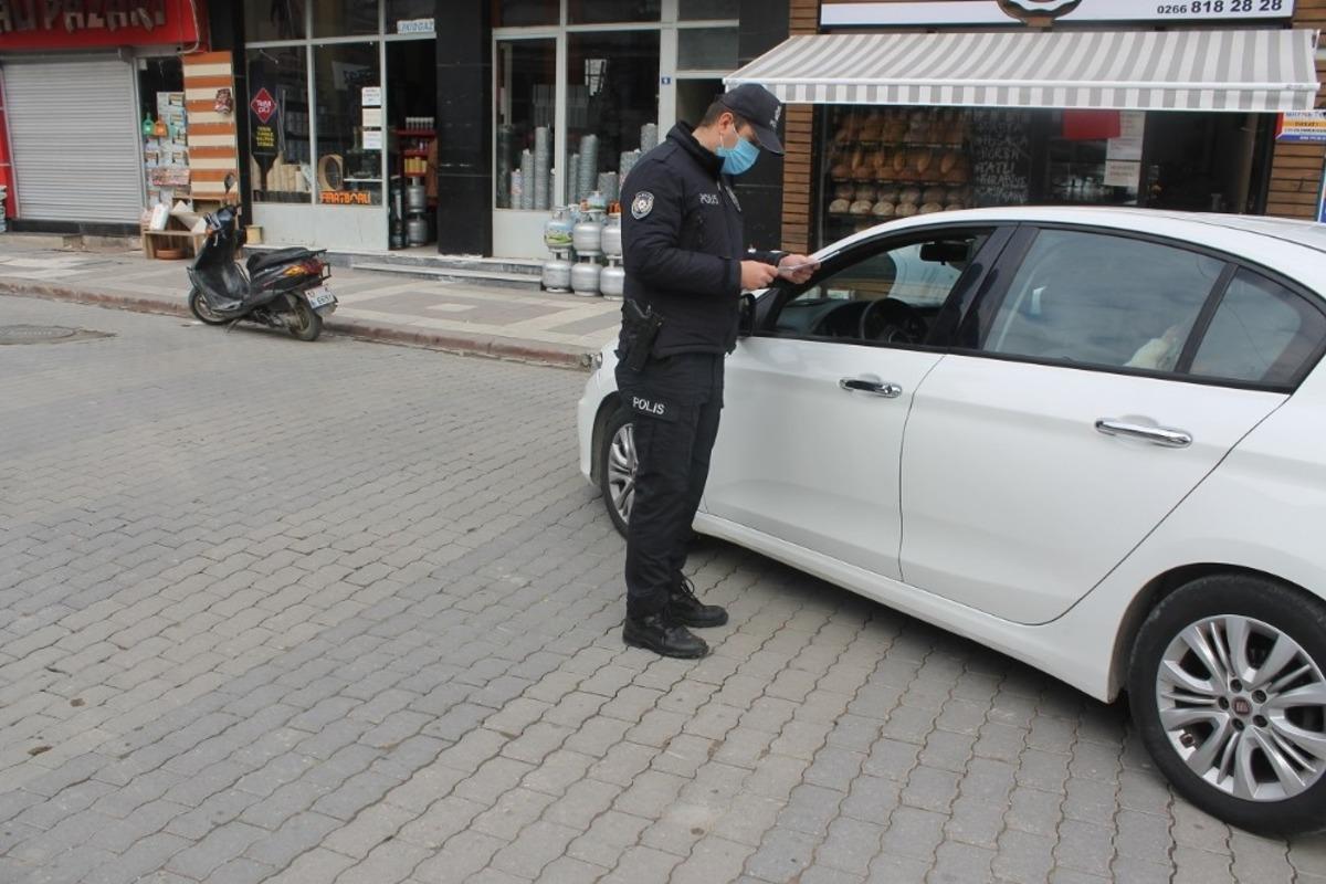 Manyas&rsquo;ta cadde ve meydanlar boşaldı