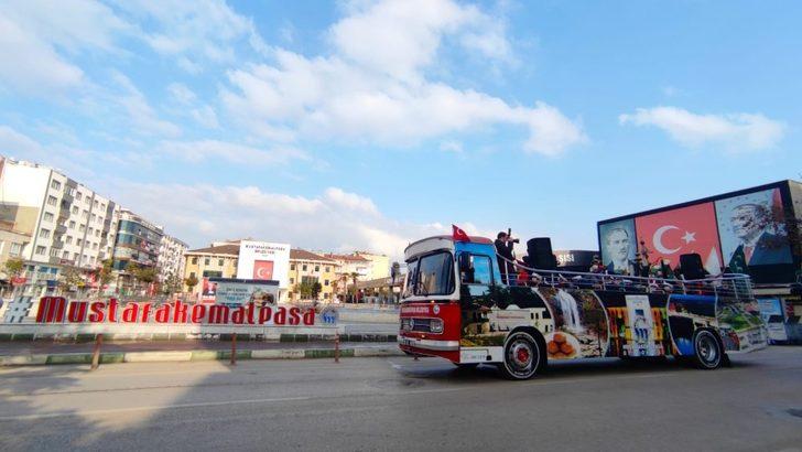 Boş kalan sokaklar mehter marşlarıyla yankılandı G1