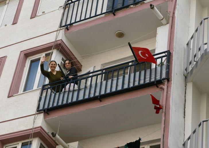 Boş kalan sokaklar mehter marşlarıyla yankılandı G3