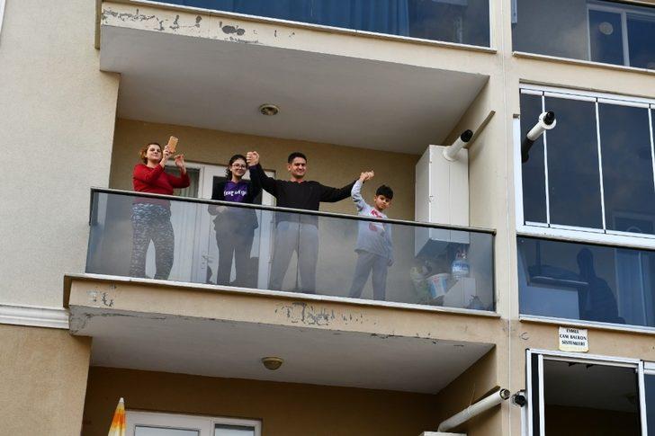 Boş kalan sokaklar mehter marşlarıyla yankılandı G4