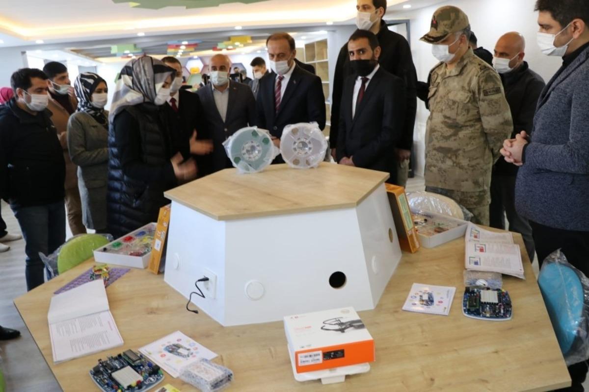 Vali Erin Viranşehir STEM akademisini ziyaret etti