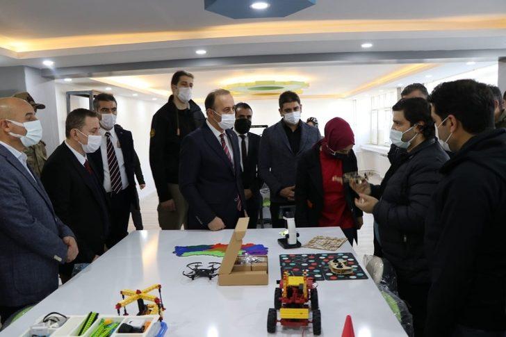 Vali Erin Viranşehir STEM akademisini ziyaret etti G3
