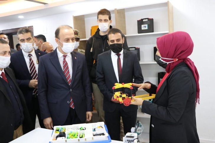 Vali Erin Viranşehir STEM akademisini ziyaret etti G4