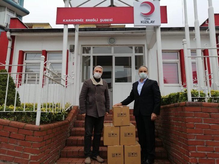 İhtiyaç sahipleri için Kızılay’a 25 koli gıda yardımı yaptı G2
