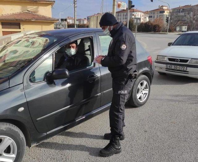 Sokağa çıkma kısıtlamasında polis denetimi