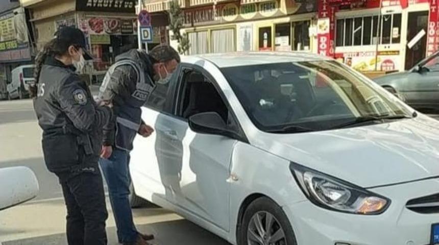 Sokağa çıkma kısıtlamasında polis denetimi