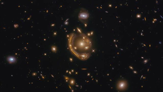 Hubble Uzay Teleskobu, devasa Einstein halkasını görüntüledi