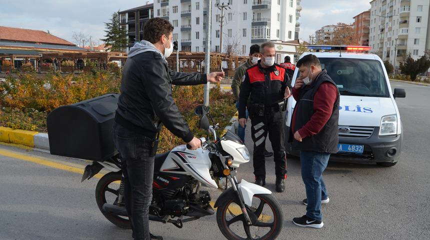 Motosikleti yüksek ses çıkaran kuryeye 1500 TL ceza