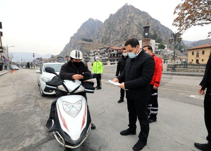 Vali Masatlı araçları denetledi, izin belgelerini kontrol etti G2