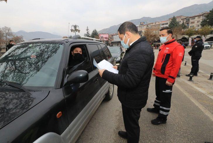 Vali Masatlı araçları denetledi, izin belgelerini kontrol etti G3