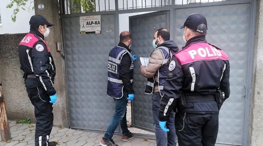 Polis dolandırıcıya vatandaşla birlikte su&ccedil;&uuml;st&uuml; yaptı