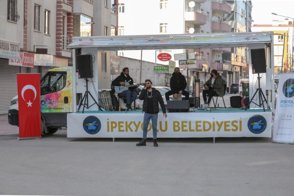 İpekyolu Belediyesinden korona vir&uuml;sl&uuml; g&uuml;nlerde konser