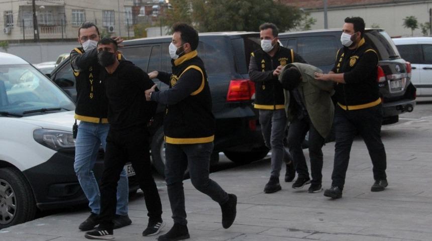 Otomobil &ccedil;alıp ka&ccedil;an iki saldırgan tutuklandı