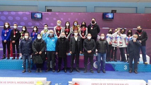 Maske mesafeli Curling