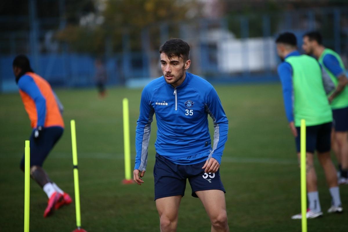 Adana Demirsporlu futbolcu Yunus Akg&uuml;n: "Hedefimiz şampiyonluk"