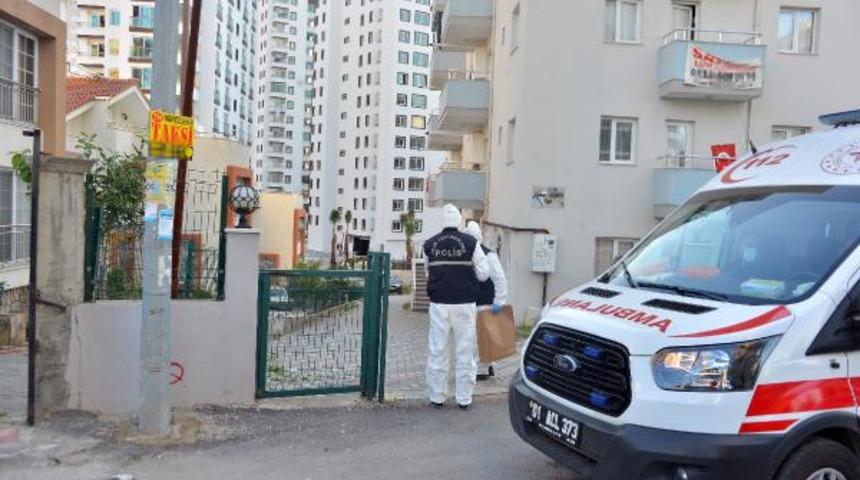 Eşine 'Seni çok yalnız bıraktım' diye mesaj attı, evinde ölü bulundu