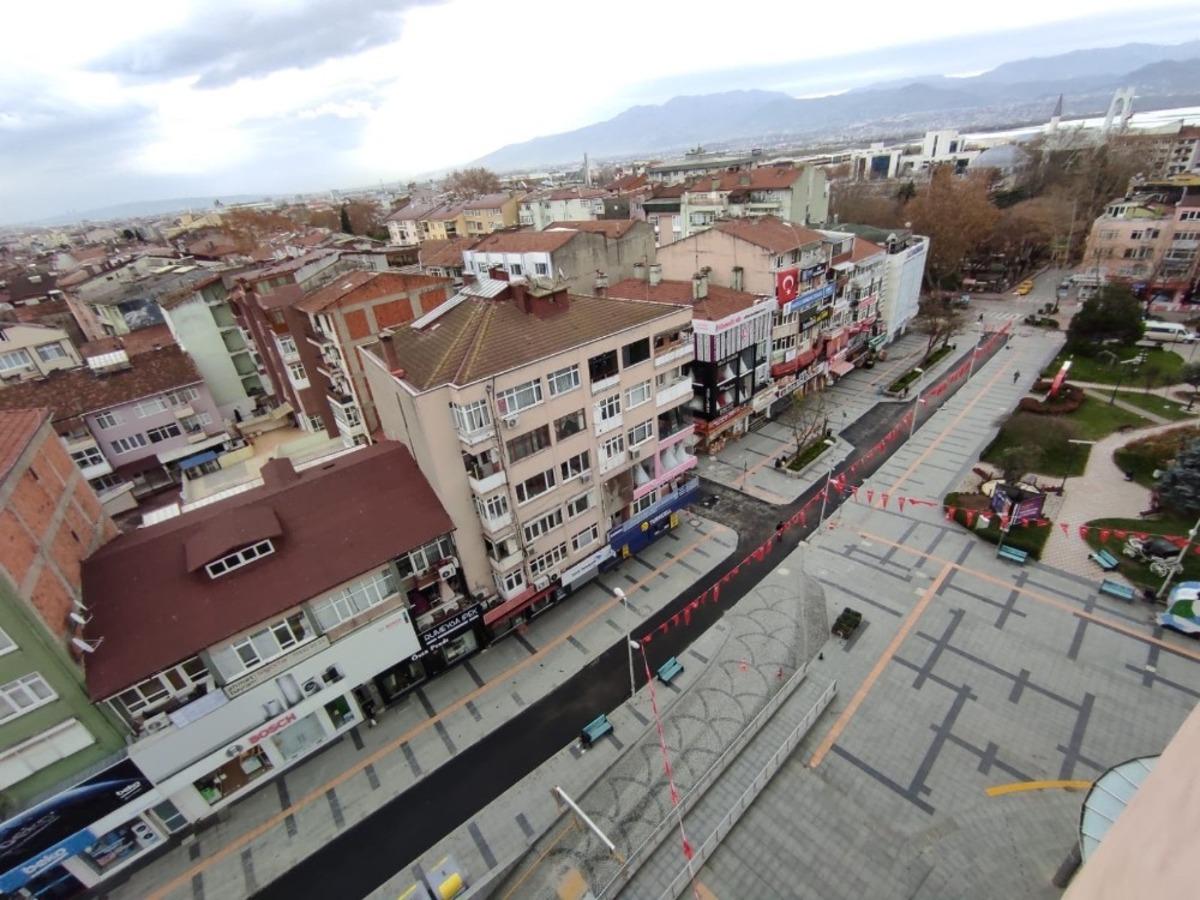 İzmit&rsquo;te k&uuml;p taşlar kaldırılıyor