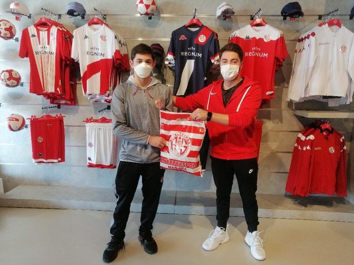 Antalyaspor Kulübü Derneği’nden yüzücülere hediye G2