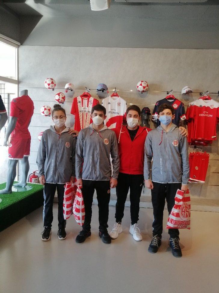 Antalyaspor Kulübü Derneği’nden yüzücülere hediye G3