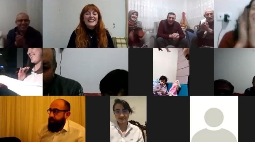 Koronavirüs nedeniyle online kız isteme! Çankırı'daki görüntü sosyal medyada olay oldu