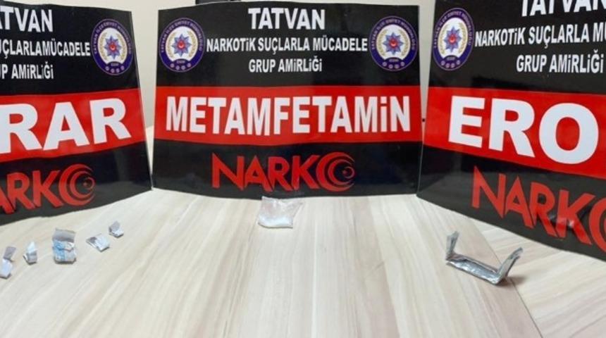 Tatvan&rsquo;da uyuşturucu madde ve kuru sıkı tabanca ele ge&ccedil;irildi