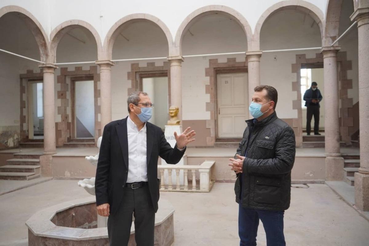 Ayvalık&rsquo;ta projeler i&ccedil;in Başkan Ergin ve  B&uuml;y&uuml;kşehir Belediye Başkanı Yılmaz el ele